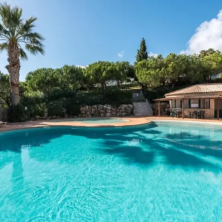 Casa de Férias 2 Bedroom Townhouse With Shared Pool On Golf Complex