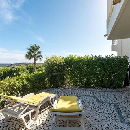 2 Bedroom Townhouse With Shared Pool On Golf Complex *