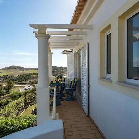2 Bedroom Townhouse With Shared Pool On Golf Complex Holiday home *
