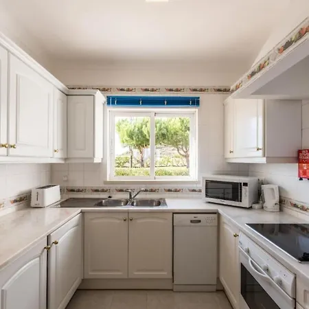 2 Bedroom Townhouse With Shared Pool On Golf Complex * Budens