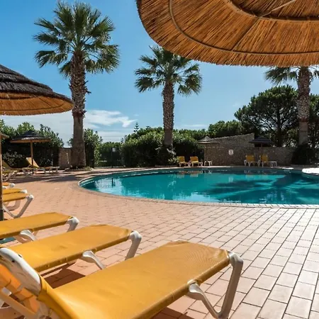 بيت للعطل 2 Bedroom Townhouse With Shared Pool On Golf Complex *